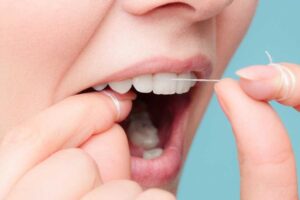 Hướng dẫn cách sử dụng chỉ nha khoa đúng cách