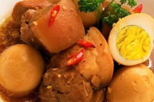 Cách nấu thịt kho hột vịt nước dừa thơm ngon, bắt vị, đơn giản cho gia đình