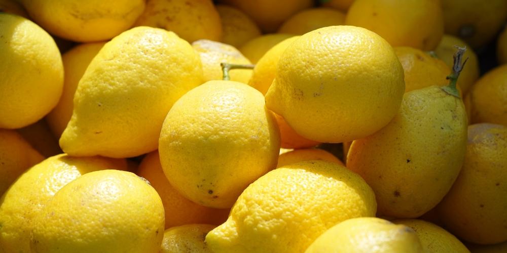 Dùng chanh để khử mùi tanh cá biển 