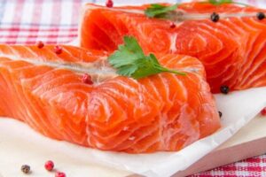 Cách bảo quản cá hồi tươi lâu trọn dưỡng chất trong tủ lạnh