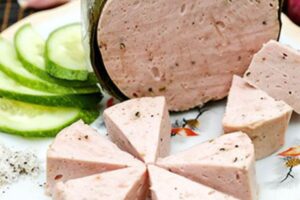 Cách làm chả lụa heo thơm ngon