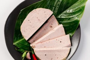 Hướng dẫn cách làm chả lụa thơm ngon, dai giòn cho ngày Tết