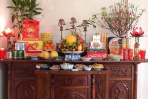 Tại sao người Việt Nam lại cúng ông bà ngày Tết? Ý nghĩa sâu sắc và những điều cần biết