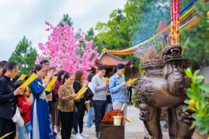Nên đi chùa ngày nào vào đầu năm để cầu may mắn và bình an?